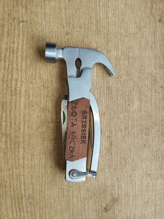 Multitool ciekawy