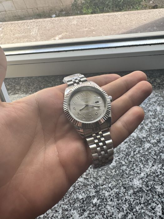 Srebrny zegar seiko arabic