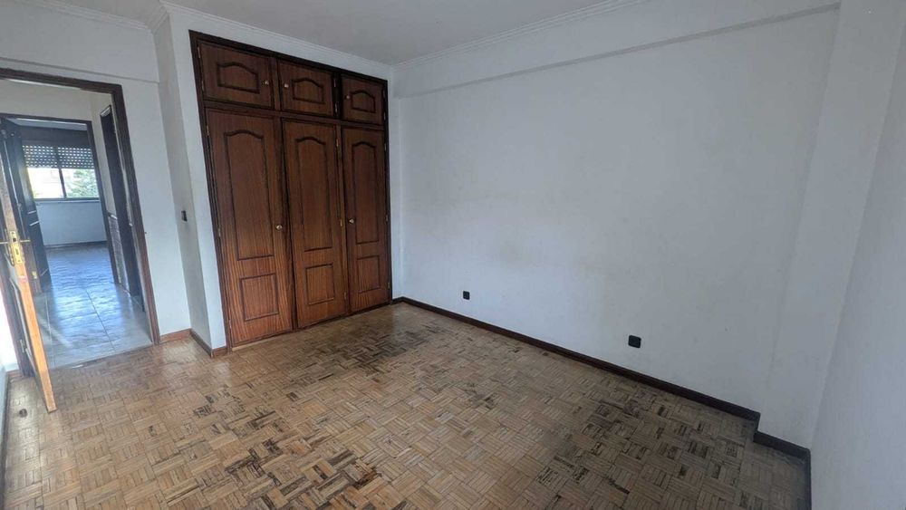 T2 com Arrecadação no Carregado – Excelente Localização