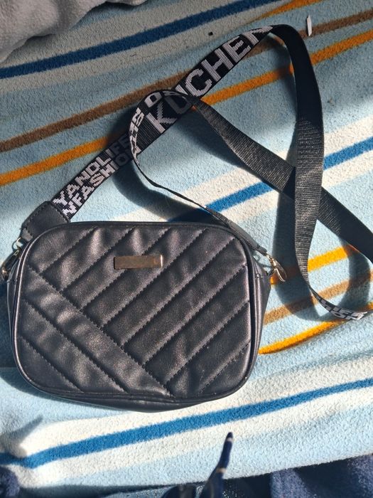 Mala pequena com alca quase nova