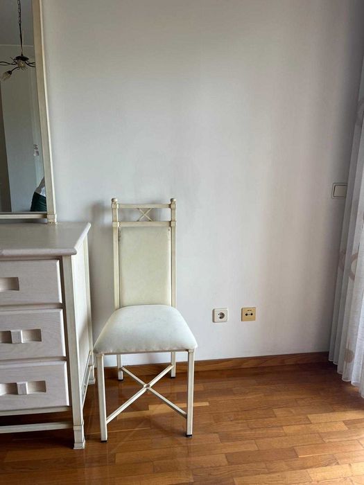 Mobilia de quarto como nova