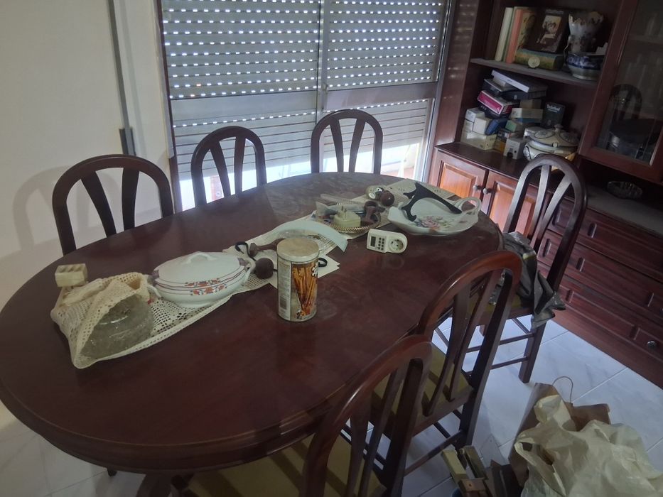 Mobília de sala em madeira