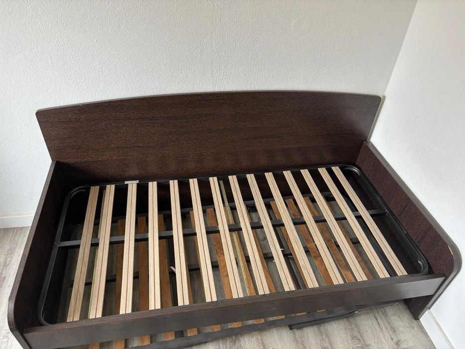 Vende-se estúdio / cama de solteiro transformável em cama de casal