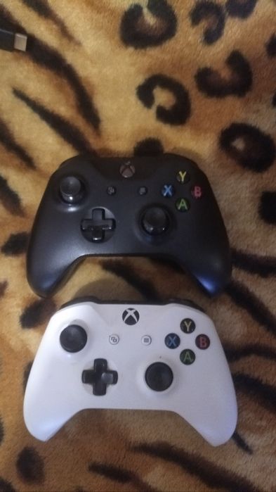 Xbox one s с двумя джостиками