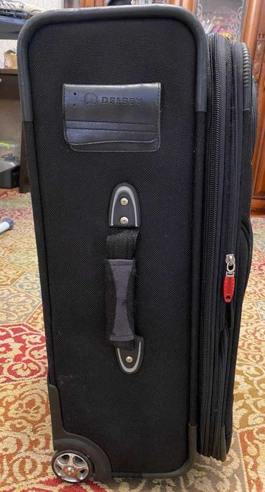 Велика валіза Delsey в гарному стані з/без маленької валізи