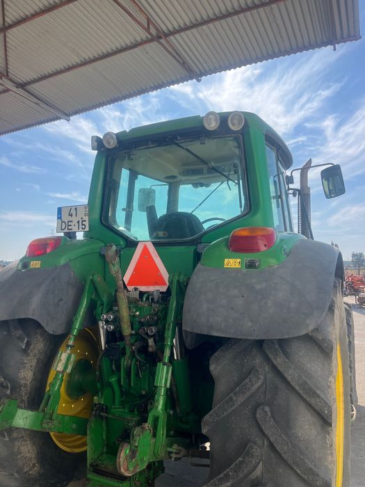 Máquina agrícola trator