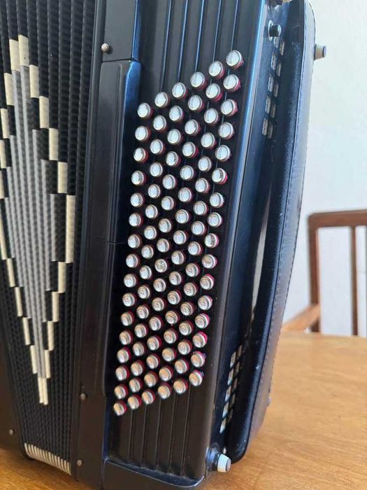 Acordeão Scandalli necessária reparação