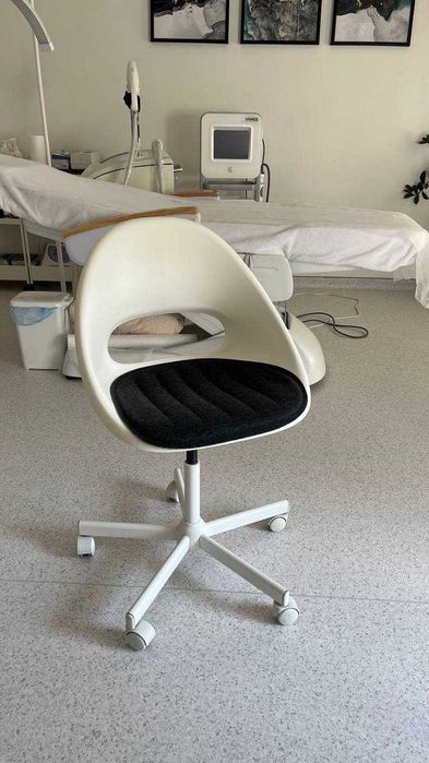 Поворотний стілець IKEA