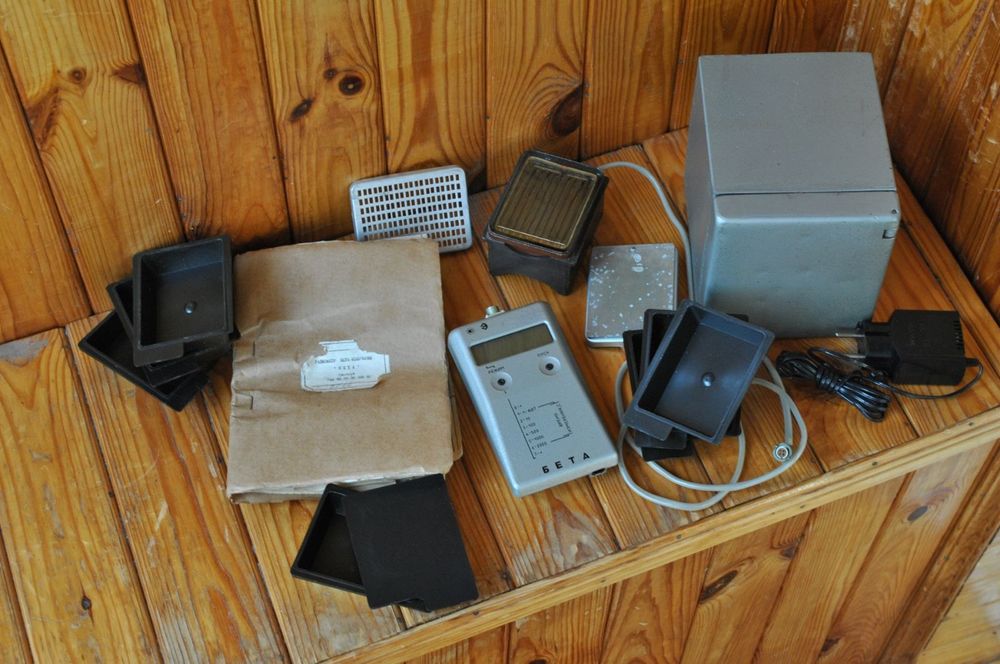 Dozymetr Beta-1 z domkiem,  sprawny, 27kg waży!