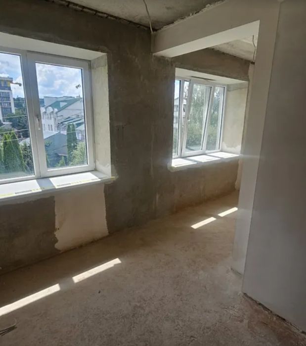 Продаж 3к квартири 100.5 кв. м на вул. Збаразька