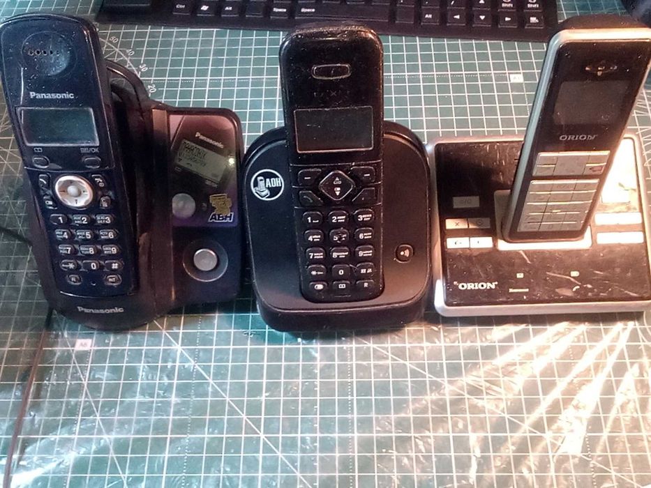 Стаціонарні телефони без гарнітури.