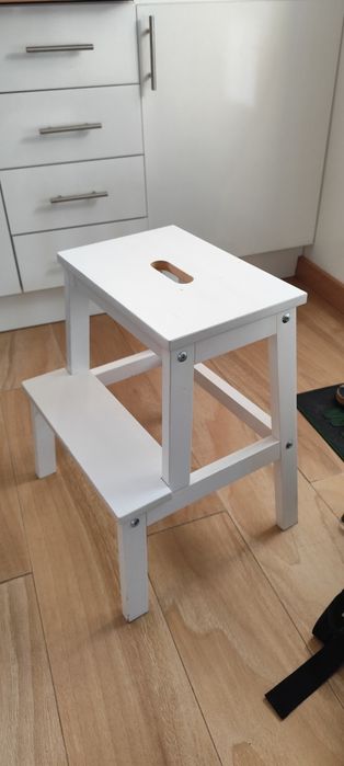 Escadote IKEA BEKVÄM branco – madeira maciça