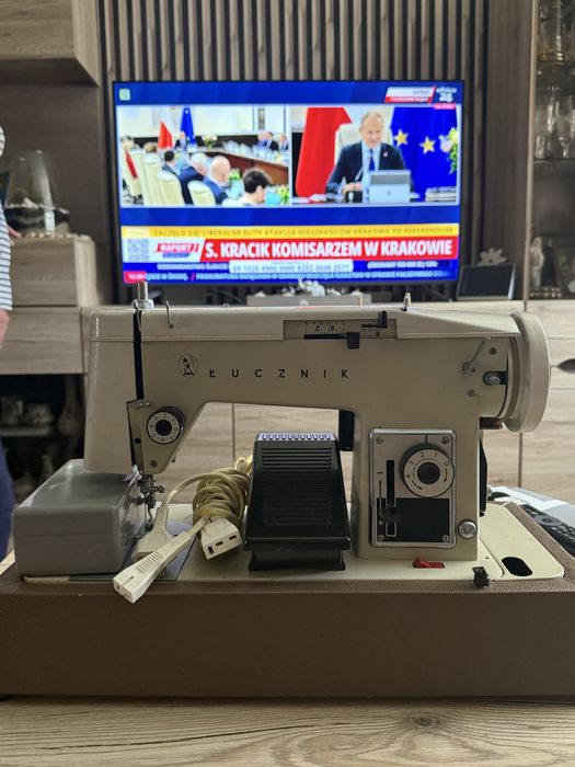 STAN IGŁA VINTAGE maszyna do szycia łucznik 466 z PRL