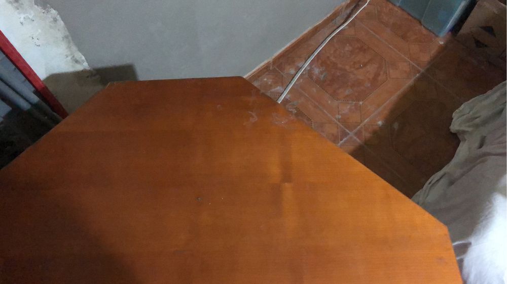 Movel de canto em madeira