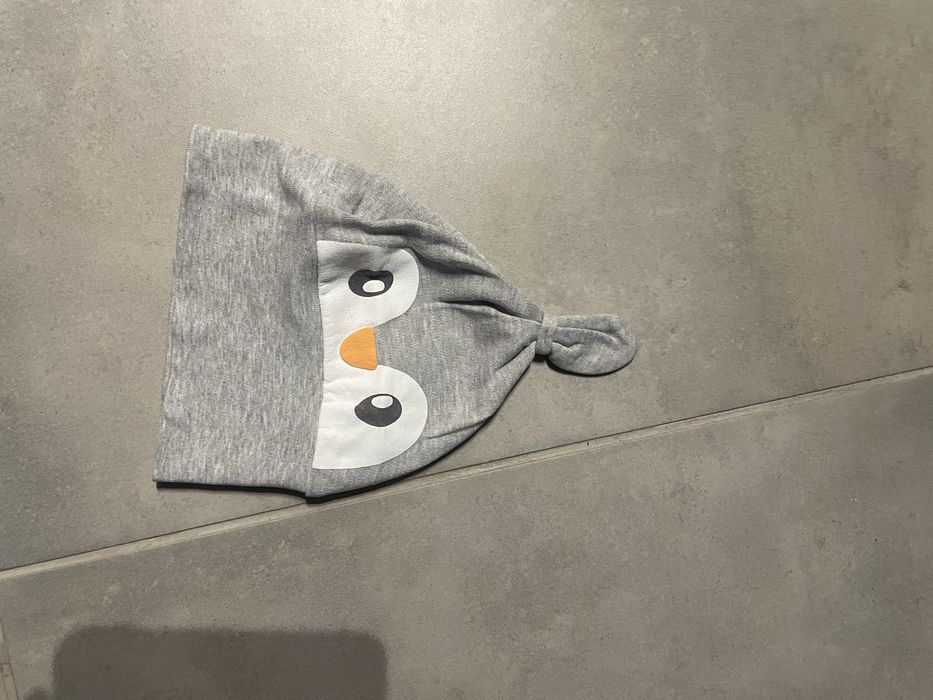 Czapka szara 56 cm pingwin