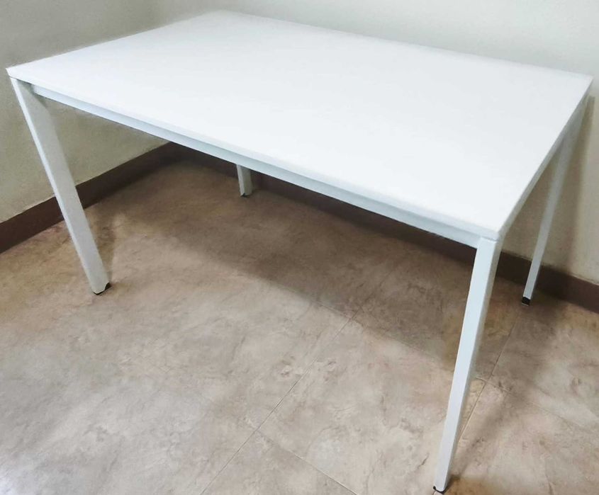 Mesa IKEA MELLTORP — Branca — 125 × 75 cm