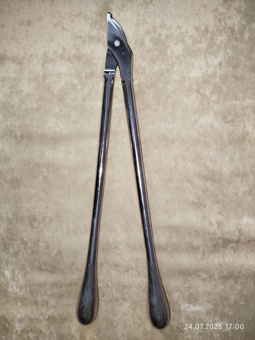 Медицинские ножницы Н-28 для разрезания гипсовых повязок.