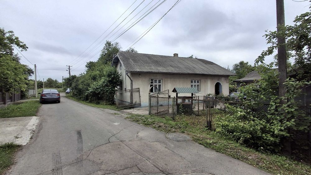 Продається будинок в с.Угринів, 78 м2, ділянка 11,5 соток. Світло газ асфальт будинки