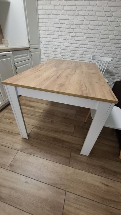 Stół Agata Lanzette