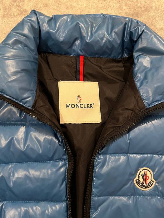 Kamizelką Moncler
