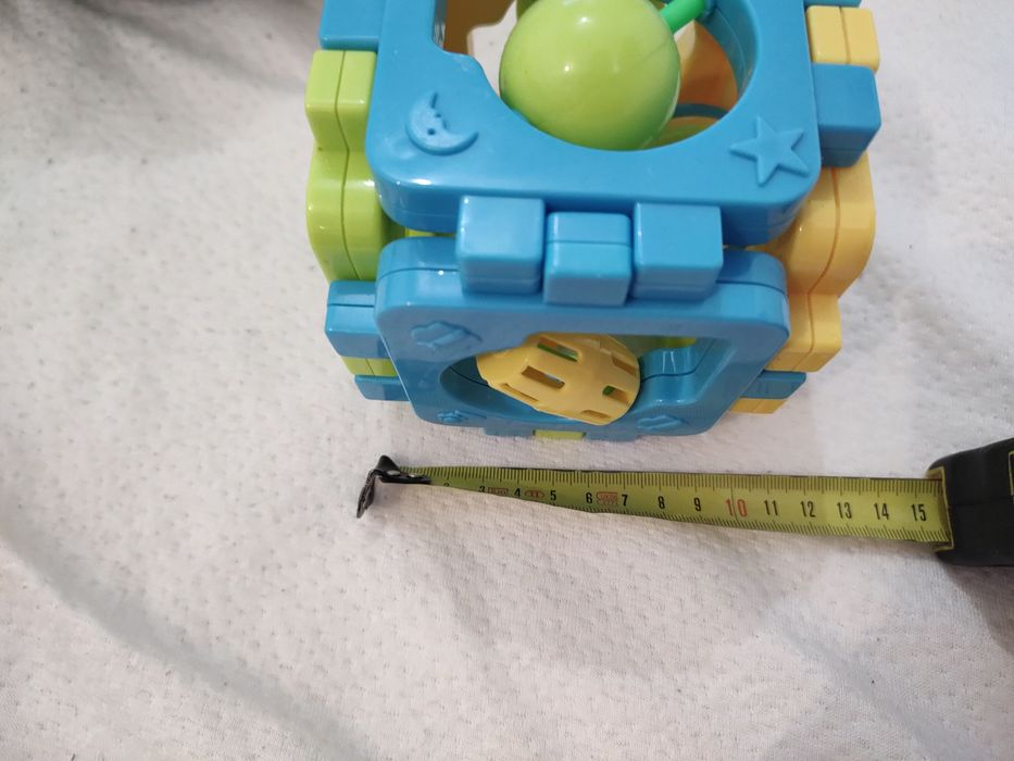 Kostka interaktywna, grzechotka, zabawka dla maluszka, wiele funkcji