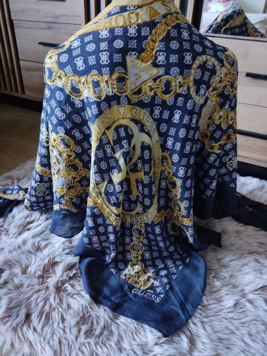 Chusta guess 130/130 apaszka granatowa złota szal