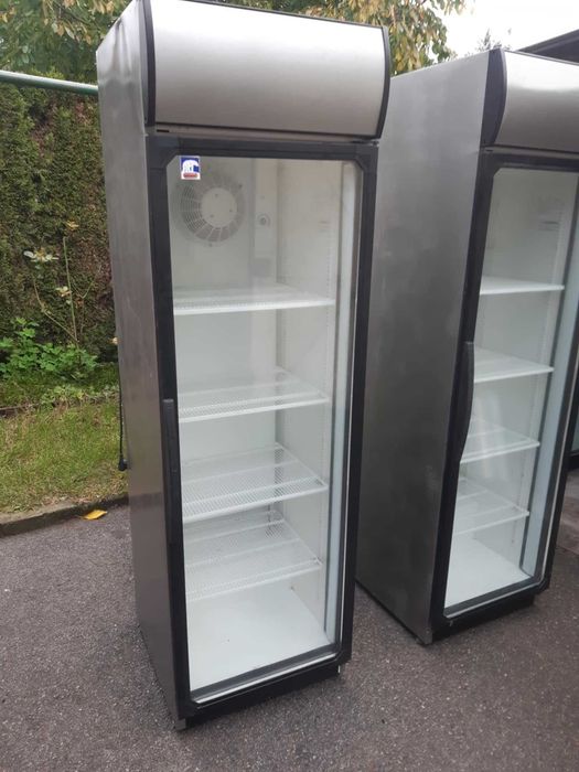 Lodówka lodówko chłodziarka chłodnia witryna napoje ciasta nabiał