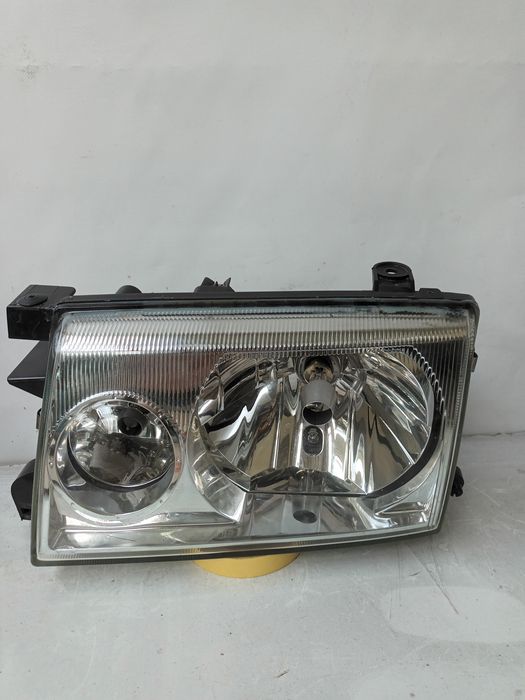 Farol nissan terrano