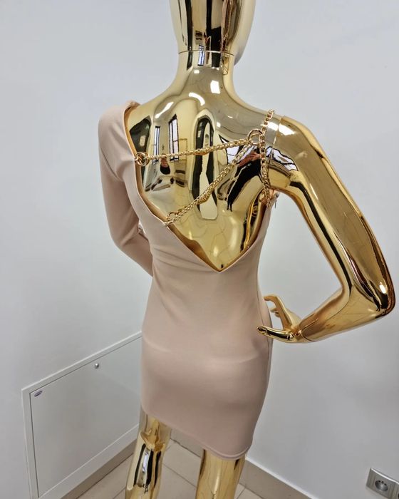 Sukienka z łańcuszkiem