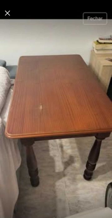 Mesa/secretária em bom estado