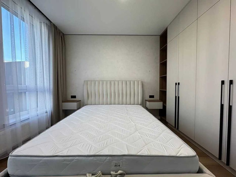 Продам! Двокімнатна з кухнею-вітальнею та великим балконом Біля річки!