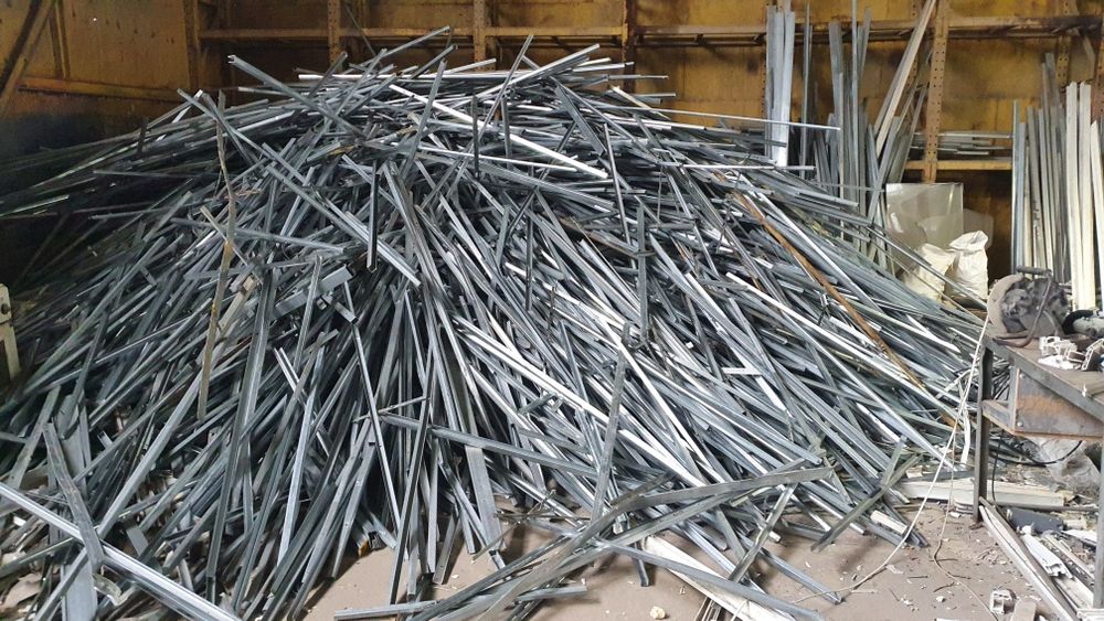 Продам оцинкований профіль б/в (армування з металопластикових вікон), 5–10 т/міс. Діловий метал.