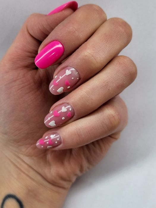 Stylizacja paznokci , rzęs i brwi