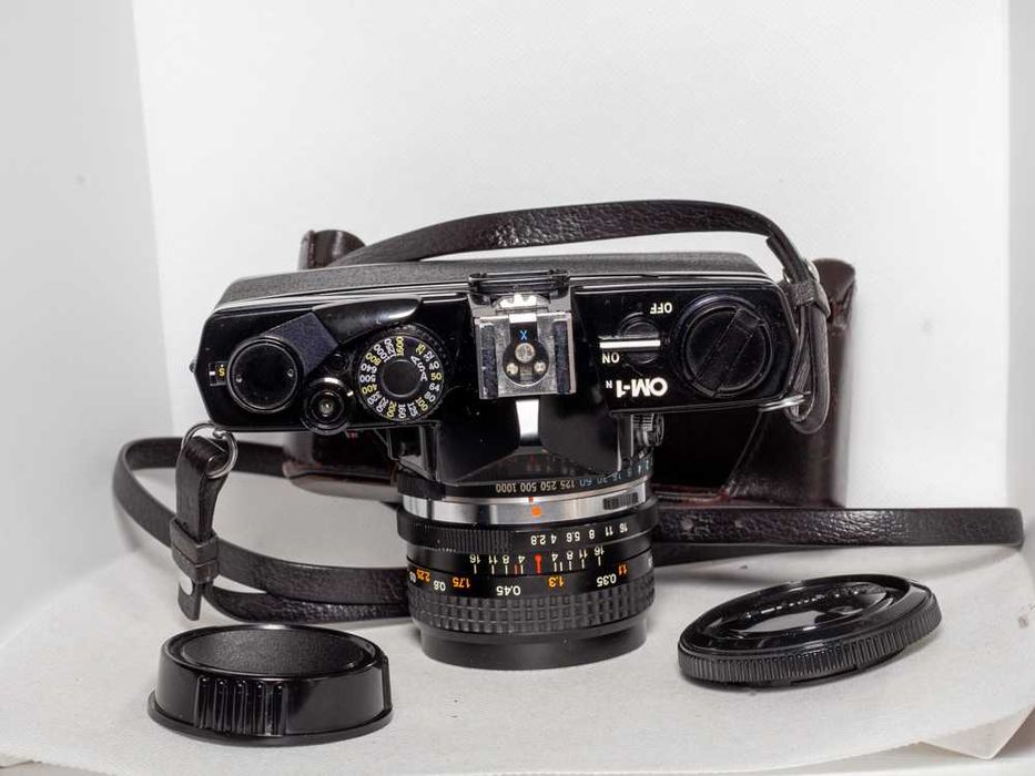 Olympus OM-1n + RMC Tokina 28mm 1:2.8 + bolsa (base)