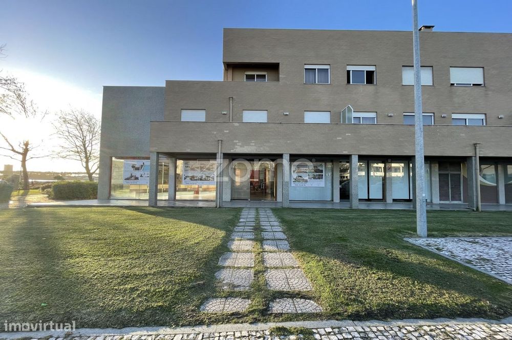 Loja de gaveto na Entrada Sul de Esposende | Visibilidade máxima
