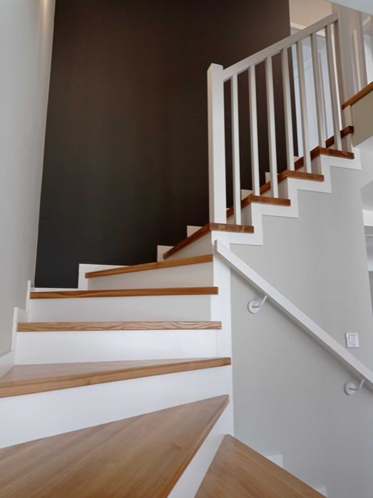 Schody drewniane z litego drewna