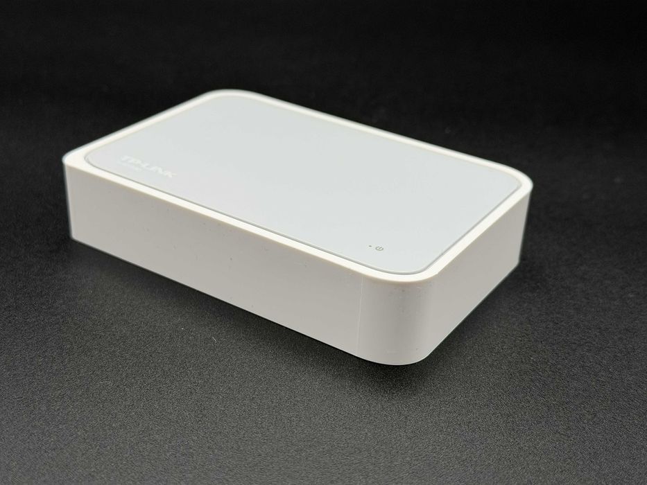 Switch TP-Link TL-SF1005D.