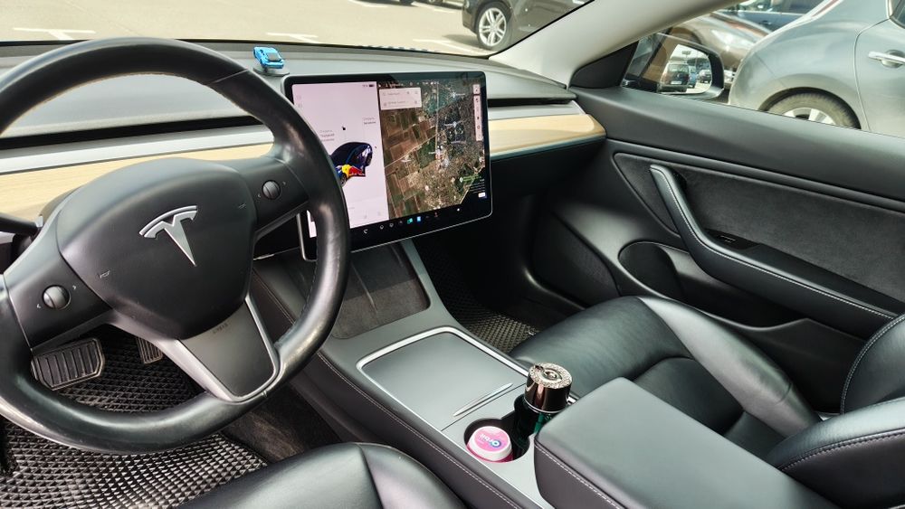 Продам Tesla model 3