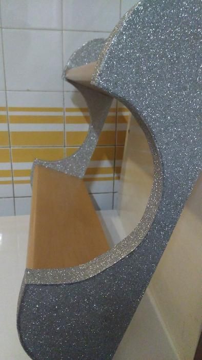 Estante decorada de 2 prateleiras nova
