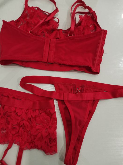 Комплект белья лифчик стринги бикини пояс чулки