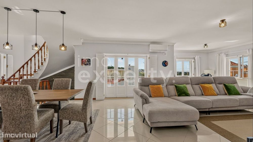 Moradia com 3 suites e piscina coberta a 10 min das praias da Ericeira