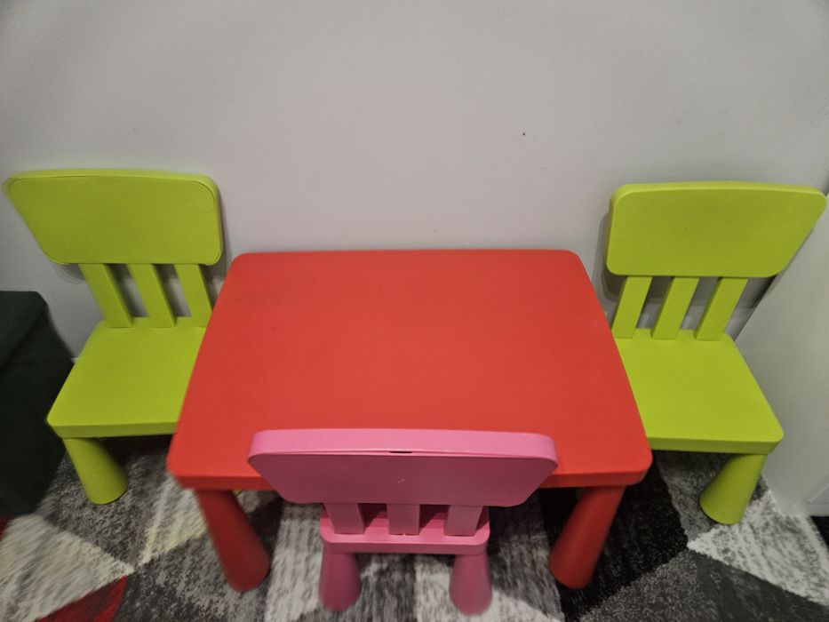 Sprzedam krzesełka i stolik Ikea Mamut