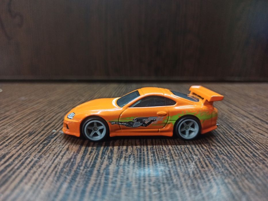 Моделька Hot wheels Toyota Supra