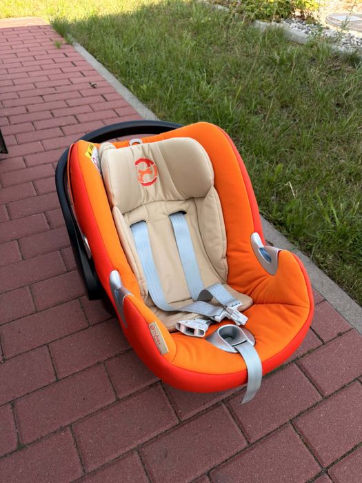 Fotelik samochodowy  Cybex Aton Q + baza ISOFIX Base Q-Fix – stan bardzo dobry