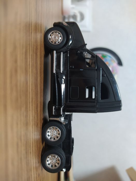 Продам іграшку фуру чорну