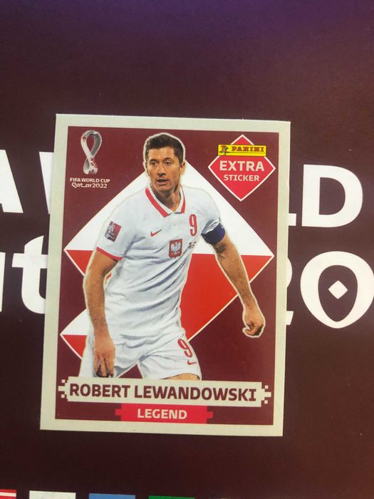 robert lewandowski legend PANINI(extra sticker)