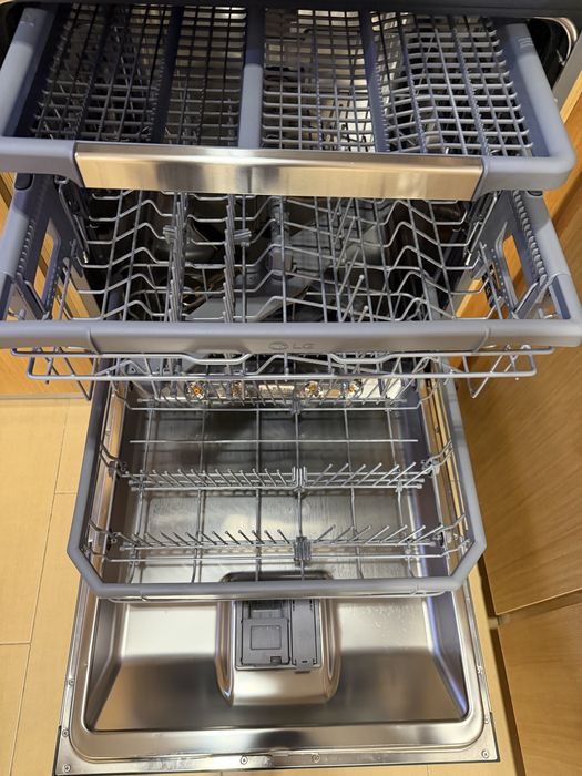 Máquina de lavar loiça LG com conectividade WI-FI