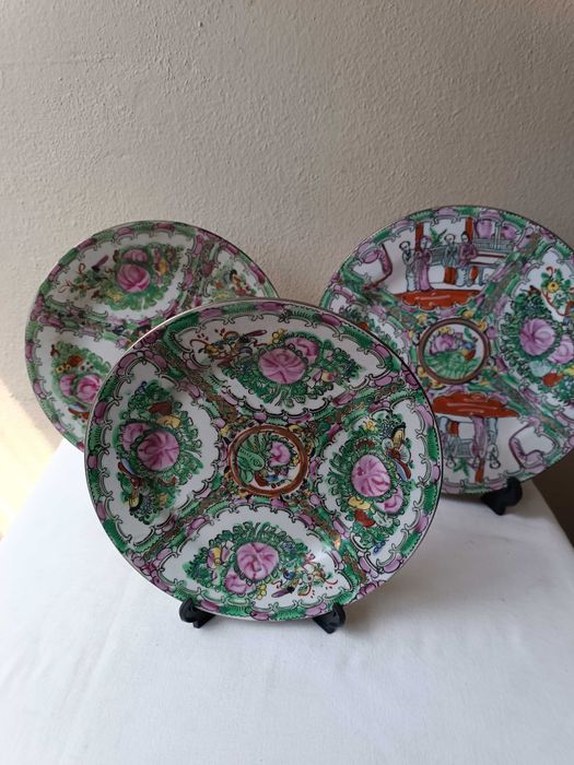 4 Decorative Plates64750931138691123