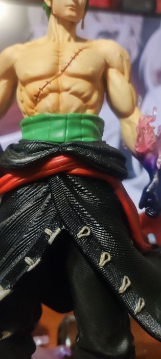 Колекційна фігурка Roronoa Zoro One Piece — велика і важка,
