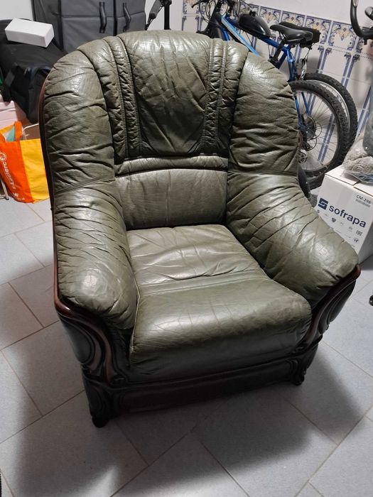 Conjunto de sofás em pele